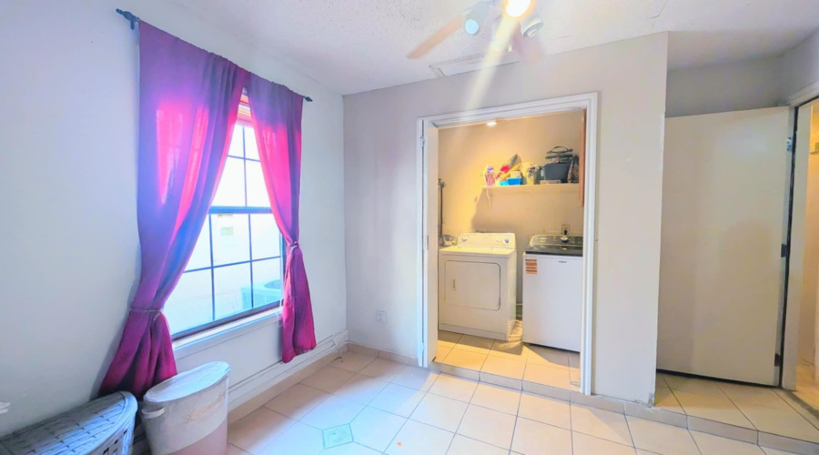 105 Tamarack Lp, Laredo, Texas 78045, 3 Bedrooms Bedrooms, 5 Rooms Rooms,2 BathroomsBathrooms,Residential,For Sale,105 Tamarack Lp,20255271