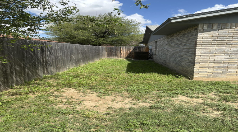 213 S Dakota St S, Laredo, Texas 78041, 3 Bedrooms Bedrooms, 6 Rooms Rooms,2 BathroomsBathrooms,Residential,For Rent,213 S Dakota St S,20255272