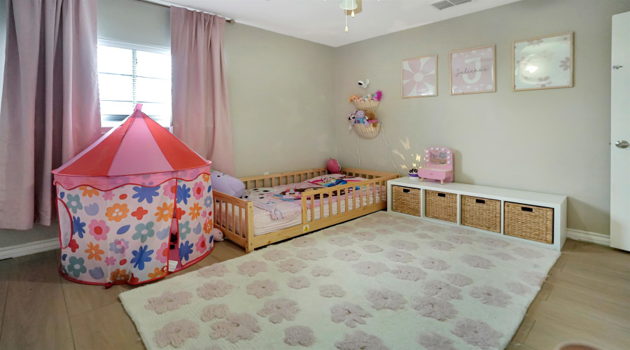 2603 Anejo Dr, LAREDO, Texas 78041, 5 Bedrooms Bedrooms, 7 Rooms Rooms,2 BathroomsBathrooms,Residential,For Sale,2603 Anejo Dr,20255274