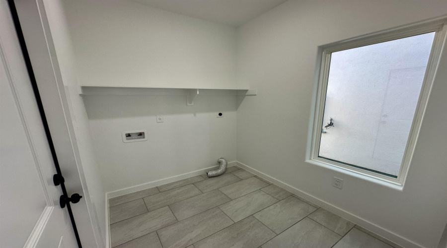 8218 Casa Verde Rd, Laredo, Texas 78041, 3 Bedrooms Bedrooms, 7 Rooms Rooms,2 BathroomsBathrooms,Residential,For Rent,8218 Casa Verde Rd,20254378