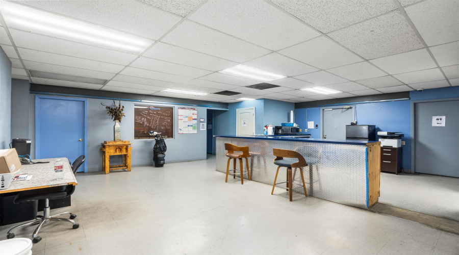 8210 San Gabriel Dr, Laredo, Texas 78045, 1 Bedroom Bedrooms, 21 Rooms Rooms,4 BathroomsBathrooms,Commercial/industrial,For Rent,8210 San Gabriel Dr,20255284