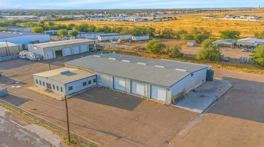 8210 San Gabriel Dr, Laredo, Texas 78045, 1 Bedroom Bedrooms, 21 Rooms Rooms,4 BathroomsBathrooms,Commercial/industrial,For Rent,8210 San Gabriel Dr,20255284