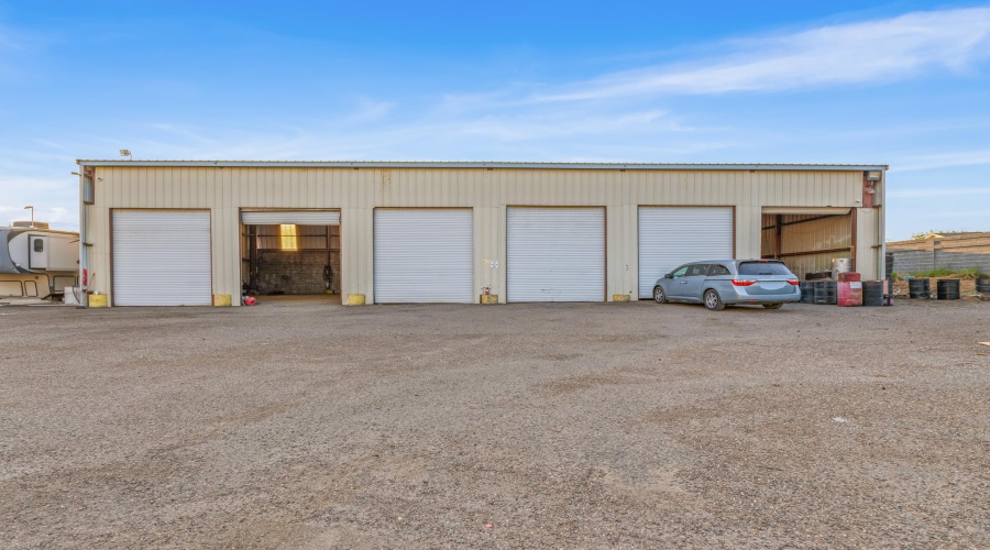 8210 San Gabriel Dr, Laredo, Texas 78045, 1 Bedroom Bedrooms, 21 Rooms Rooms,4 BathroomsBathrooms,Commercial/industrial,For Rent,8210 San Gabriel Dr,20255284