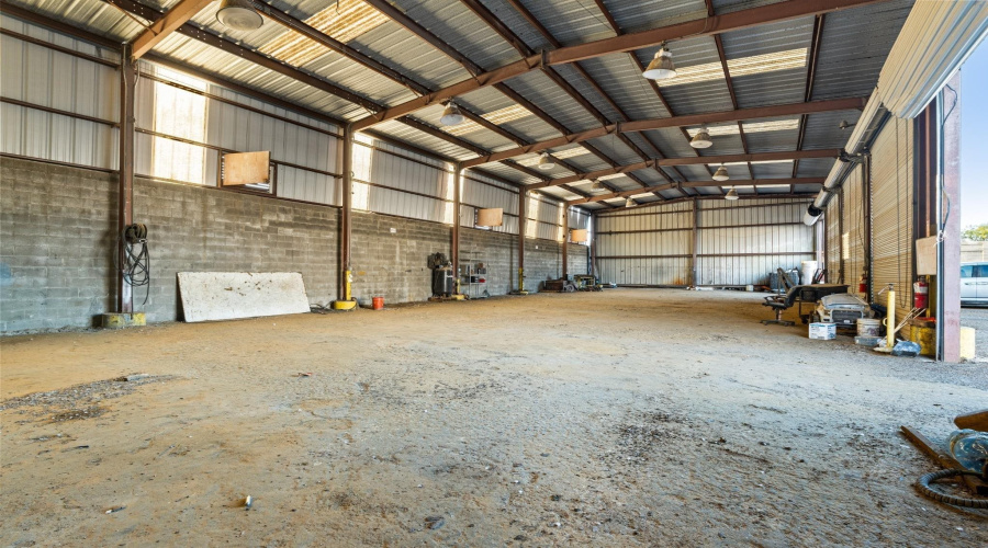 8210 San Gabriel Dr, Laredo, Texas 78045, 1 Bedroom Bedrooms, 21 Rooms Rooms,4 BathroomsBathrooms,Commercial/industrial,For Rent,8210 San Gabriel Dr,20255284