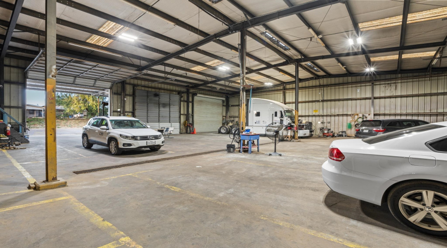 8210 San Gabriel Dr, Laredo, Texas 78045, 1 Bedroom Bedrooms, 21 Rooms Rooms,4 BathroomsBathrooms,Commercial/industrial,For Rent,8210 San Gabriel Dr,20255284