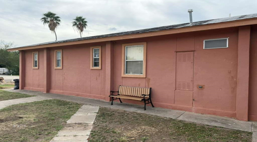 701 W Amiens E Pl, Laredo, Texas 78045, 5 Bedrooms Bedrooms, 6 Rooms Rooms,2 BathroomsBathrooms,Residential,For Sale,701 W Amiens E Pl,20255281