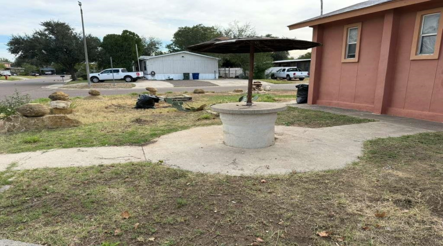 701 W Amiens E Pl, Laredo, Texas 78045, 5 Bedrooms Bedrooms, 6 Rooms Rooms,2 BathroomsBathrooms,Residential,For Sale,701 W Amiens E Pl,20255281