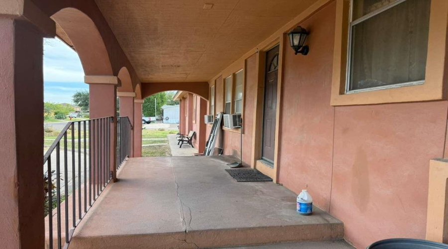 701 W Amiens E Pl, Laredo, Texas 78045, 5 Bedrooms Bedrooms, 6 Rooms Rooms,2 BathroomsBathrooms,Residential,For Sale,701 W Amiens E Pl,20255281