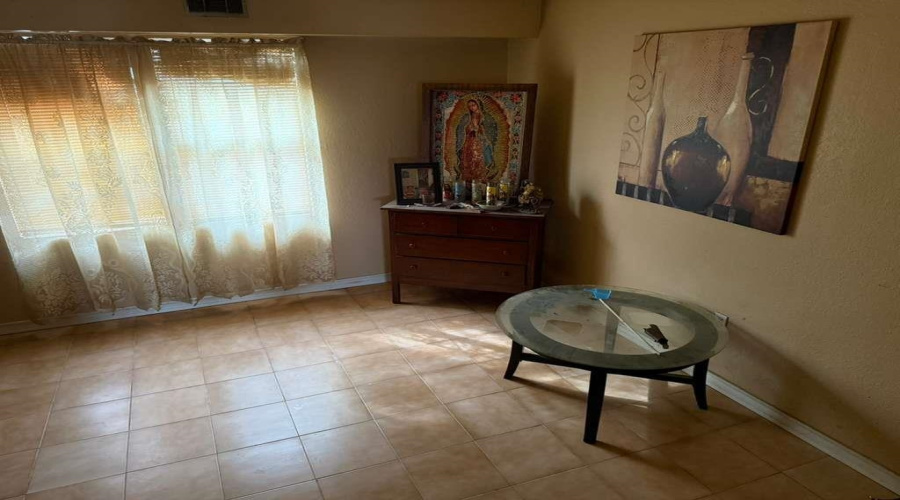 701 W Amiens E Pl, Laredo, Texas 78045, 5 Bedrooms Bedrooms, 6 Rooms Rooms,2 BathroomsBathrooms,Residential,For Sale,701 W Amiens E Pl,20255281