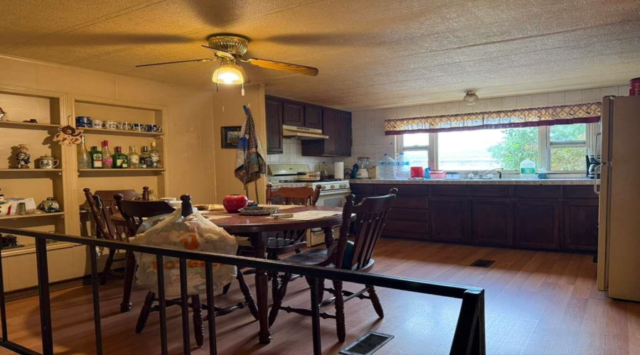 701 W Amiens E Pl, Laredo, Texas 78045, 5 Bedrooms Bedrooms, 6 Rooms Rooms,2 BathroomsBathrooms,Residential,For Sale,701 W Amiens E Pl,20255281