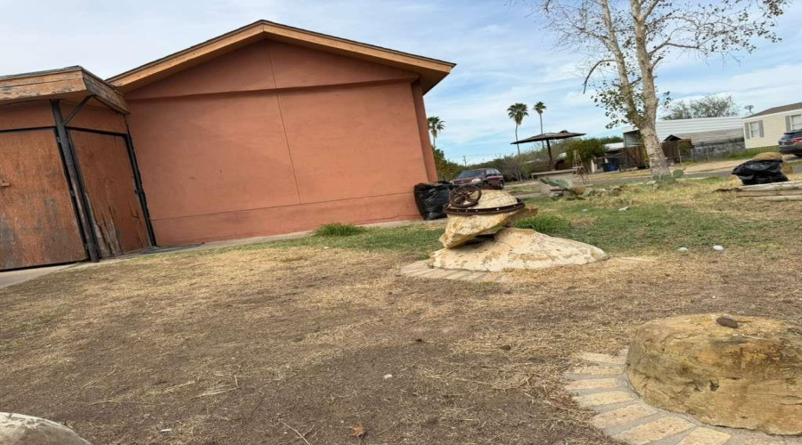 701 W Amiens E Pl, Laredo, Texas 78045, 5 Bedrooms Bedrooms, 6 Rooms Rooms,2 BathroomsBathrooms,Residential,For Sale,701 W Amiens E Pl,20255281