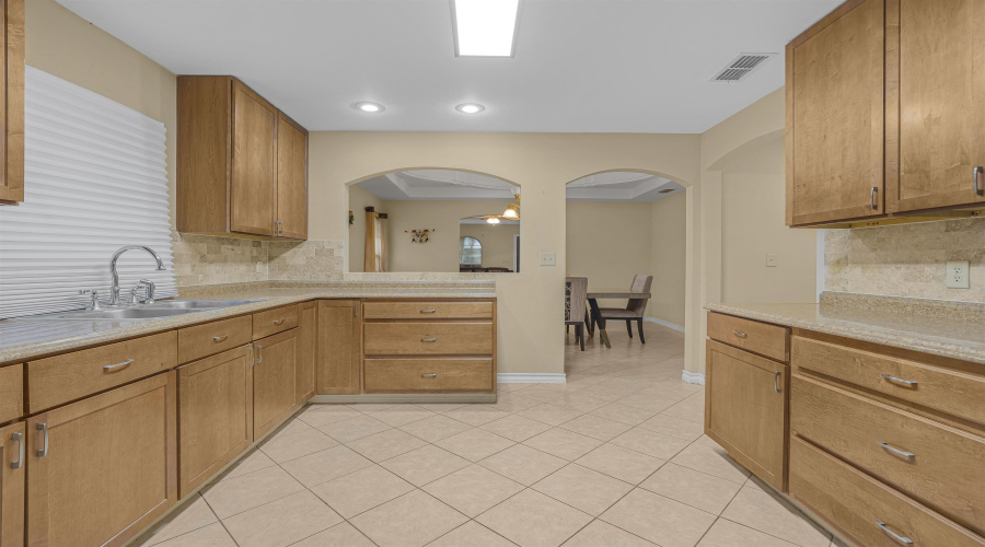 4711 Arias Ct, Laredo, Texas 78046, 4 Bedrooms Bedrooms, 7 Rooms Rooms,2 BathroomsBathrooms,Residential,For Sale,4711 Arias Ct,20255283