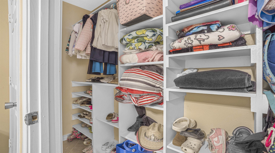 4711 Arias Ct, Laredo, Texas 78046, 4 Bedrooms Bedrooms, 7 Rooms Rooms,2 BathroomsBathrooms,Residential,For Sale,4711 Arias Ct,20255283