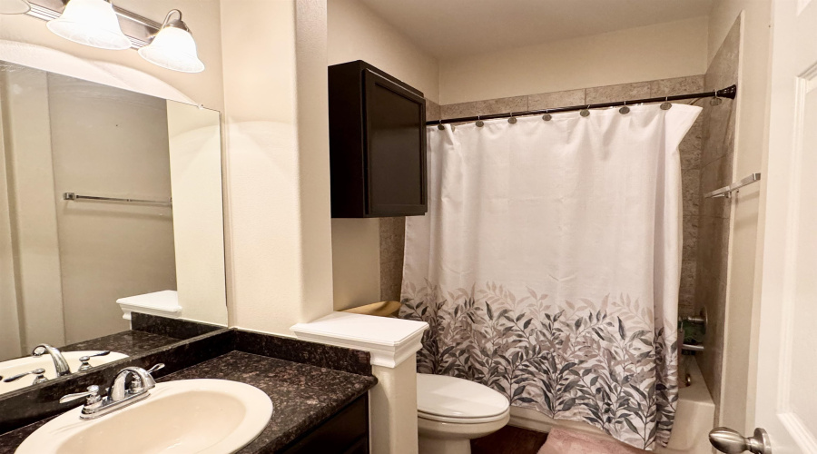 105 Spanish Oak Dr, Laredo, Texas 78045, 4 Bedrooms Bedrooms, 6 Rooms Rooms,3 BathroomsBathrooms,Residential,For Sale,105 Spanish Oak Dr,20255288