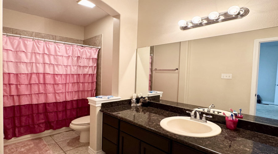 105 Spanish Oak Dr, Laredo, Texas 78045, 4 Bedrooms Bedrooms, 6 Rooms Rooms,3 BathroomsBathrooms,Residential,For Sale,105 Spanish Oak Dr,20255288