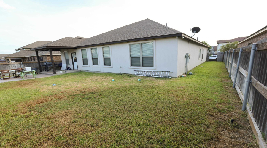 105 Spanish Oak Dr, Laredo, Texas 78045, 4 Bedrooms Bedrooms, 6 Rooms Rooms,3 BathroomsBathrooms,Residential,For Sale,105 Spanish Oak Dr,20255288