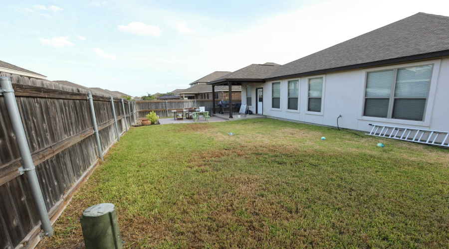 105 Spanish Oak Dr, Laredo, Texas 78045, 4 Bedrooms Bedrooms, 6 Rooms Rooms,3 BathroomsBathrooms,Residential,For Sale,105 Spanish Oak Dr,20255288