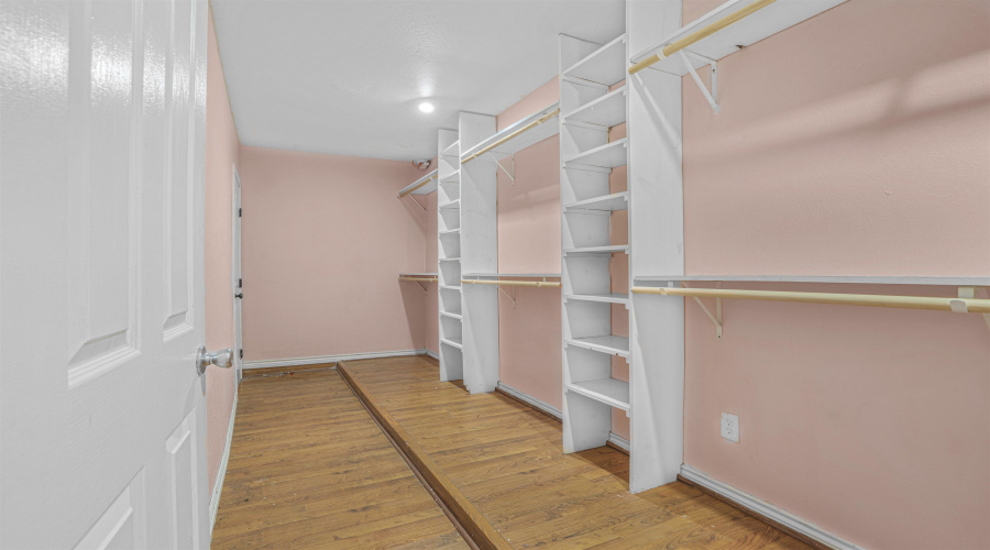 241 North Beach Ln, Laredo, Texas 78041, 4 Bedrooms Bedrooms, 7 Rooms Rooms,3 BathroomsBathrooms,Residential,For Sale,241 North Beach Ln,20255290