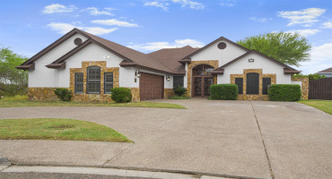 241 North Beach Ln, Laredo, Texas 78041, 4 Bedrooms Bedrooms, 7 Rooms Rooms,3 BathroomsBathrooms,Residential,For Sale,241 North Beach Ln,20255290