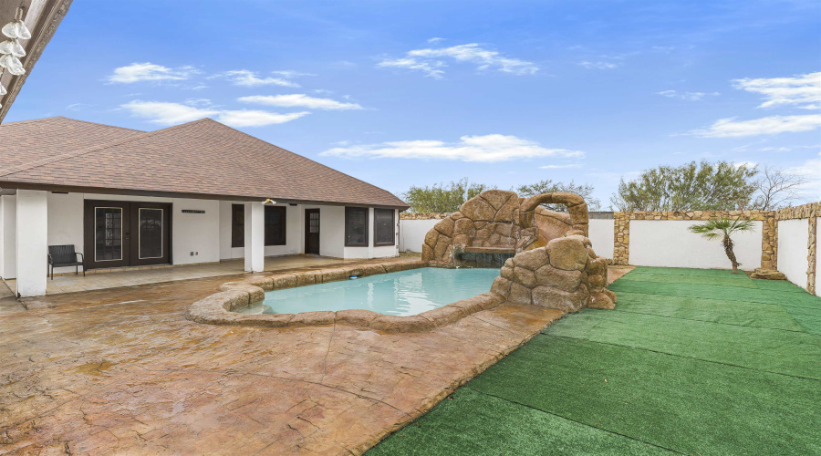 241 North Beach Ln, Laredo, Texas 78041, 4 Bedrooms Bedrooms, 7 Rooms Rooms,3 BathroomsBathrooms,Residential,For Sale,241 North Beach Ln,20255290