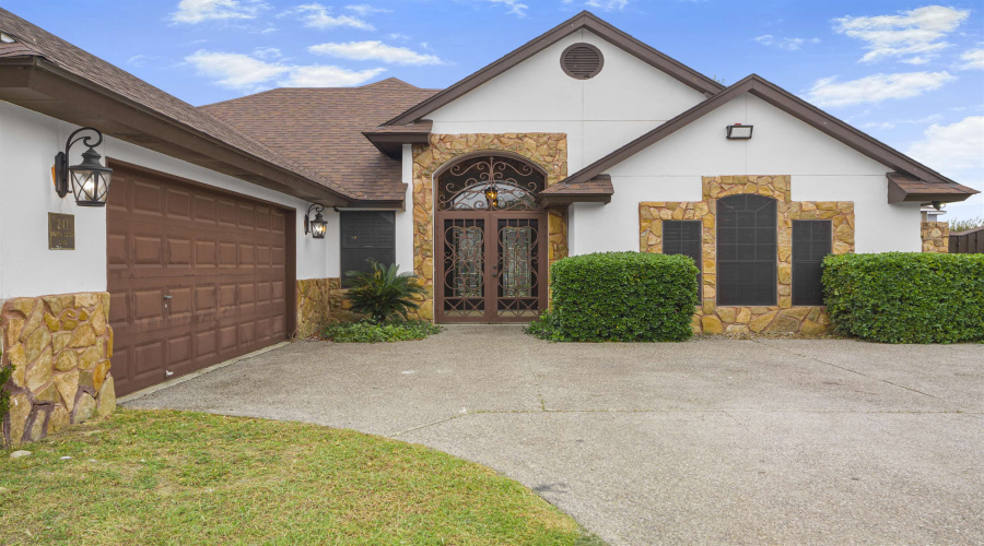 241 North Beach Ln, Laredo, Texas 78041, 4 Bedrooms Bedrooms, 7 Rooms Rooms,3 BathroomsBathrooms,Residential,For Sale,241 North Beach Ln,20255290