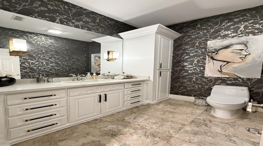 115 Crenshaw Dr, Laredo, Texas 78045, 3 Bedrooms Bedrooms, 9 Rooms Rooms,4 BathroomsBathrooms,Residential,For Sale,115 Crenshaw Dr,20255291