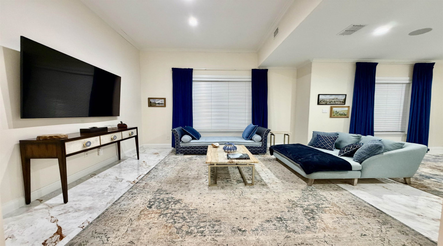 115 Crenshaw Dr, Laredo, Texas 78045, 3 Bedrooms Bedrooms, 9 Rooms Rooms,4 BathroomsBathrooms,Residential,For Sale,115 Crenshaw Dr,20255291