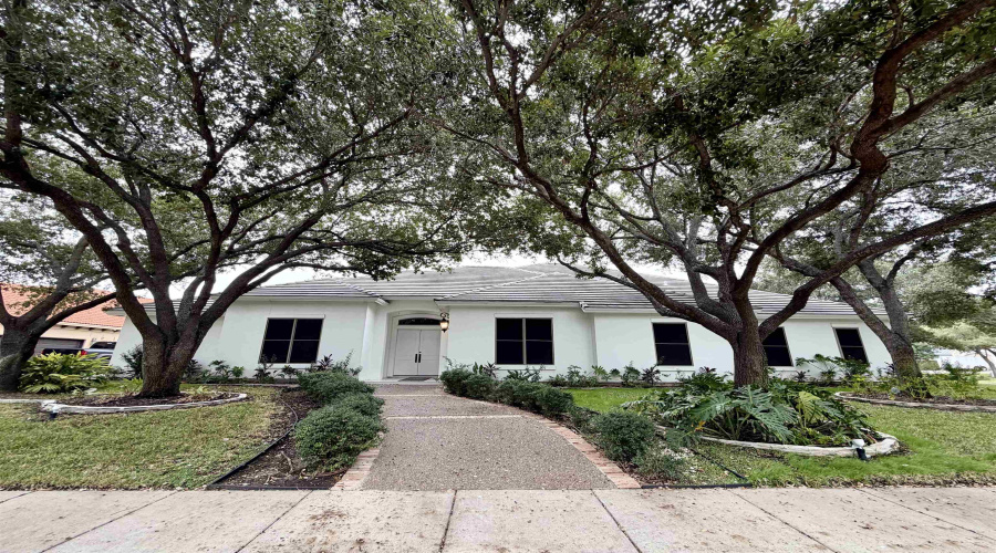 115 Crenshaw Dr, Laredo, Texas 78045, 3 Bedrooms Bedrooms, 9 Rooms Rooms,4 BathroomsBathrooms,Residential,For Sale,115 Crenshaw Dr,20255291