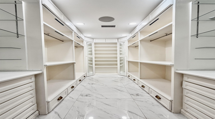 115 Crenshaw Dr, Laredo, Texas 78045, 3 Bedrooms Bedrooms, 9 Rooms Rooms,4 BathroomsBathrooms,Residential,For Sale,115 Crenshaw Dr,20255291