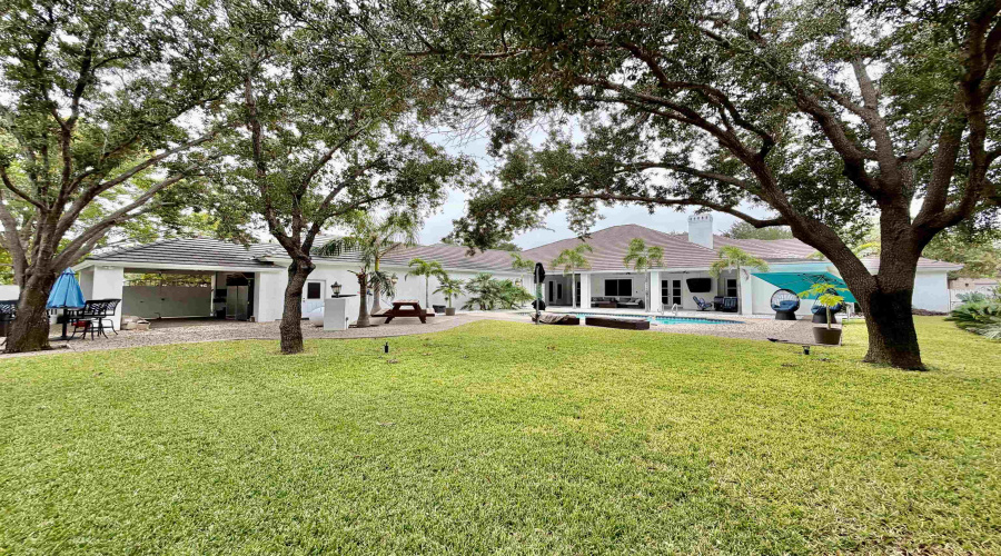 115 Crenshaw Dr, Laredo, Texas 78045, 3 Bedrooms Bedrooms, 9 Rooms Rooms,4 BathroomsBathrooms,Residential,For Sale,115 Crenshaw Dr,20255291