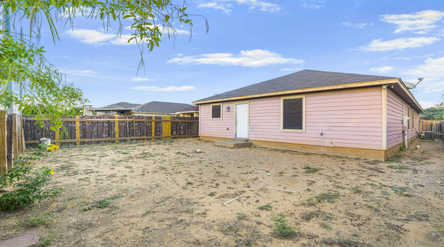 14119 Fawn Dr, LAREDO, Texas 78045, 4 Bedrooms Bedrooms, 6 Rooms Rooms,2 BathroomsBathrooms,Residential,For Rent,14119 Fawn Dr,20255292