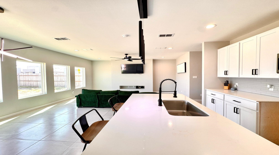 5701 Kylee Dr., LAREDO, Texas 78043, 3 Bedrooms Bedrooms, 5 Rooms Rooms,2 BathroomsBathrooms,Residential,For Sale,5701 Kylee Dr.,20255295