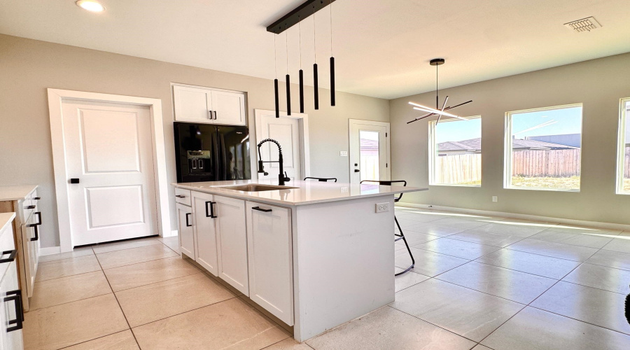 5701 Kylee Dr., LAREDO, Texas 78043, 3 Bedrooms Bedrooms, 5 Rooms Rooms,2 BathroomsBathrooms,Residential,For Sale,5701 Kylee Dr.,20255295