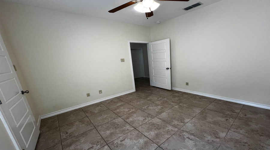 5703 Moses Lp., Laredo, Texas 78046, 3 Bedrooms Bedrooms, 5 Rooms Rooms,2 BathroomsBathrooms,Residential,For Sale,5703 Moses Lp.,20255296