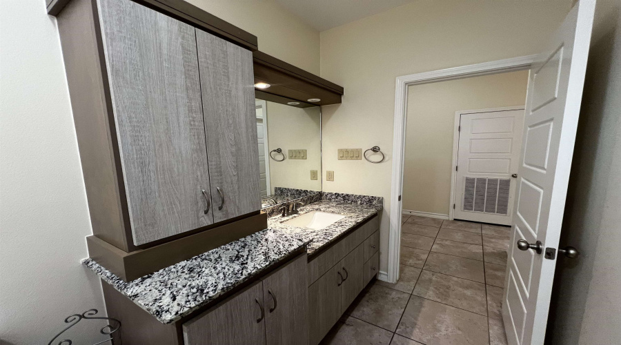 5703 Moses Lp., Laredo, Texas 78046, 3 Bedrooms Bedrooms, 5 Rooms Rooms,2 BathroomsBathrooms,Residential,For Sale,5703 Moses Lp.,20255296