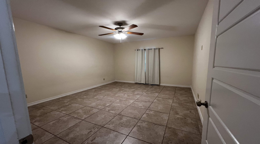 5703 Moses Lp., Laredo, Texas 78046, 3 Bedrooms Bedrooms, 5 Rooms Rooms,2 BathroomsBathrooms,Residential,For Sale,5703 Moses Lp.,20255296