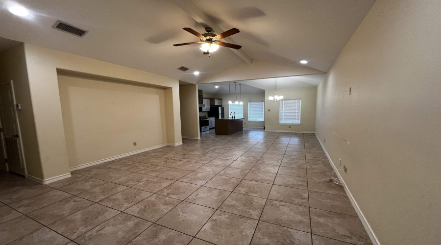 5703 Moses Lp., Laredo, Texas 78046, 3 Bedrooms Bedrooms, 5 Rooms Rooms,2 BathroomsBathrooms,Residential,For Sale,5703 Moses Lp.,20255296