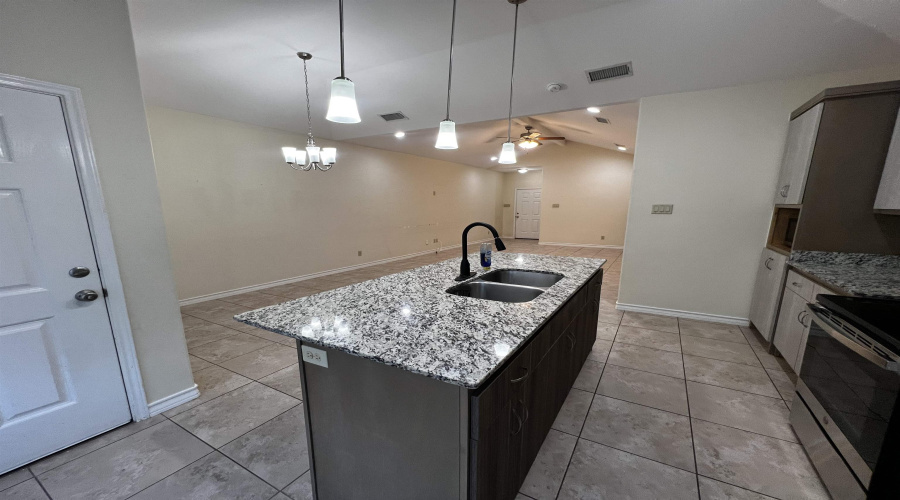 5703 Moses Lp., Laredo, Texas 78046, 3 Bedrooms Bedrooms, 5 Rooms Rooms,2 BathroomsBathrooms,Residential,For Sale,5703 Moses Lp.,20255296