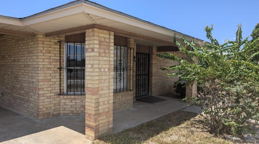 4710 Pita Dr, Laredo, Texas 78041-4920, 3 Bedrooms Bedrooms, 6 Rooms Rooms,2 BathroomsBathrooms,Residential,For Sale,4710 Pita Dr,20255298