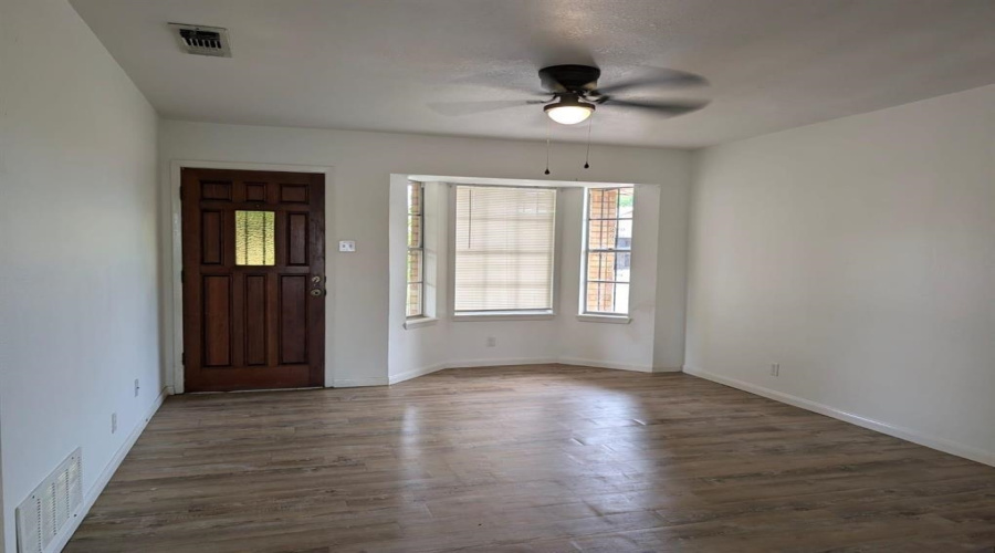 4710 Pita Dr, Laredo, Texas 78041-4920, 3 Bedrooms Bedrooms, 6 Rooms Rooms,2 BathroomsBathrooms,Residential,For Rent,4710 Pita Dr,20255299