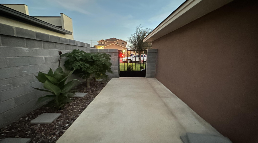 5510 Belmont Dr., Laredo, Texas 78046, 3 Bedrooms Bedrooms, 5 Rooms Rooms,2 BathroomsBathrooms,Residential,For Sale,5510 Belmont Dr.,20255300