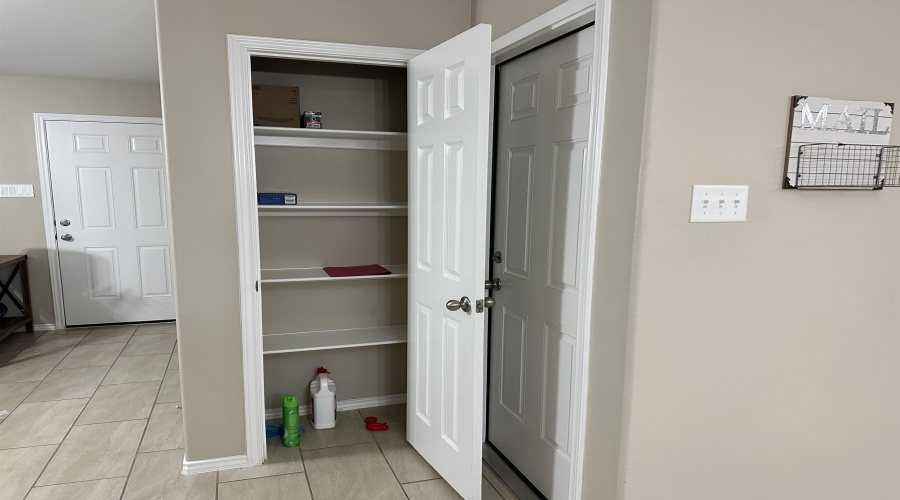 5510 Belmont Dr., Laredo, Texas 78046, 3 Bedrooms Bedrooms, 5 Rooms Rooms,2 BathroomsBathrooms,Residential,For Sale,5510 Belmont Dr.,20255300