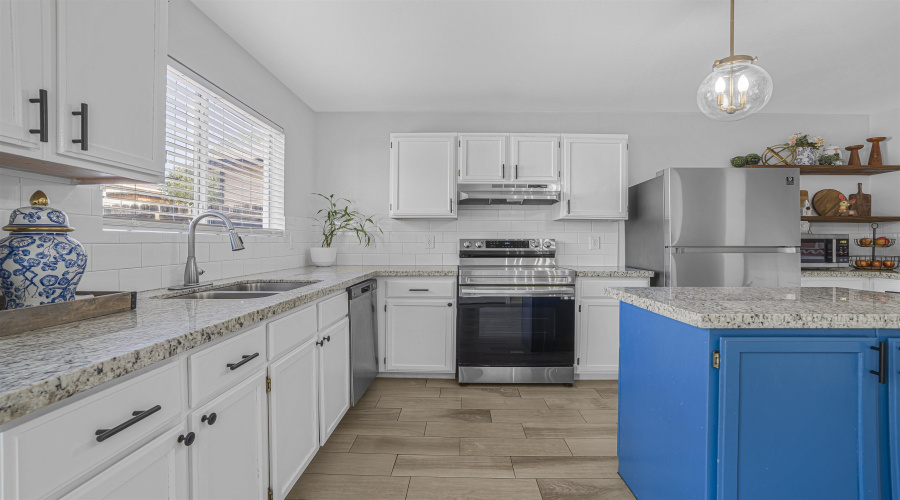 216 Red Cloud Dr, Laredo, Texas 78045-4184, 3 Bedrooms Bedrooms, 5 Rooms Rooms,2 BathroomsBathrooms,Residential,For Sale,216 Red Cloud Dr,20255301