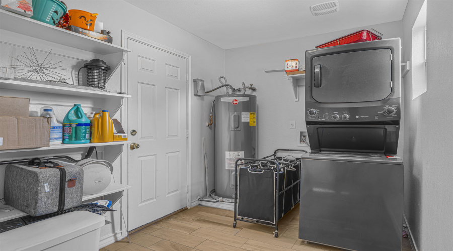 216 Red Cloud Dr, Laredo, Texas 78045-4184, 3 Bedrooms Bedrooms, 5 Rooms Rooms,2 BathroomsBathrooms,Residential,For Sale,216 Red Cloud Dr,20255301