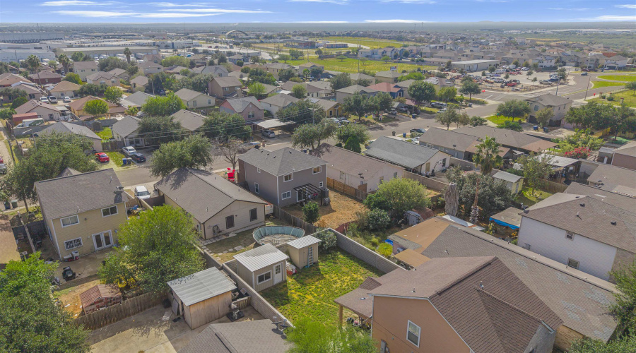 216 Red Cloud Dr, Laredo, Texas 78045-4184, 3 Bedrooms Bedrooms, 5 Rooms Rooms,2 BathroomsBathrooms,Residential,For Sale,216 Red Cloud Dr,20255301