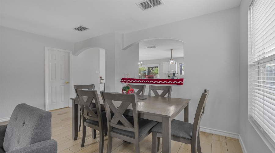 216 Red Cloud Dr, Laredo, Texas 78045-4184, 3 Bedrooms Bedrooms, 5 Rooms Rooms,2 BathroomsBathrooms,Residential,For Sale,216 Red Cloud Dr,20255301