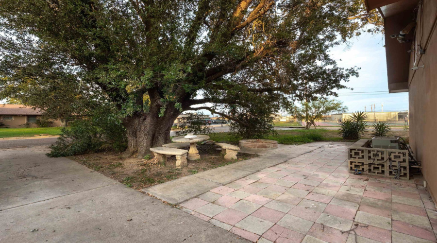 619 Lindenwood Dr, LAREDO, Texas 78045, 4 Bedrooms Bedrooms, 4 Rooms Rooms,2 BathroomsBathrooms,Residential,For Sale,619 Lindenwood Dr,20255302