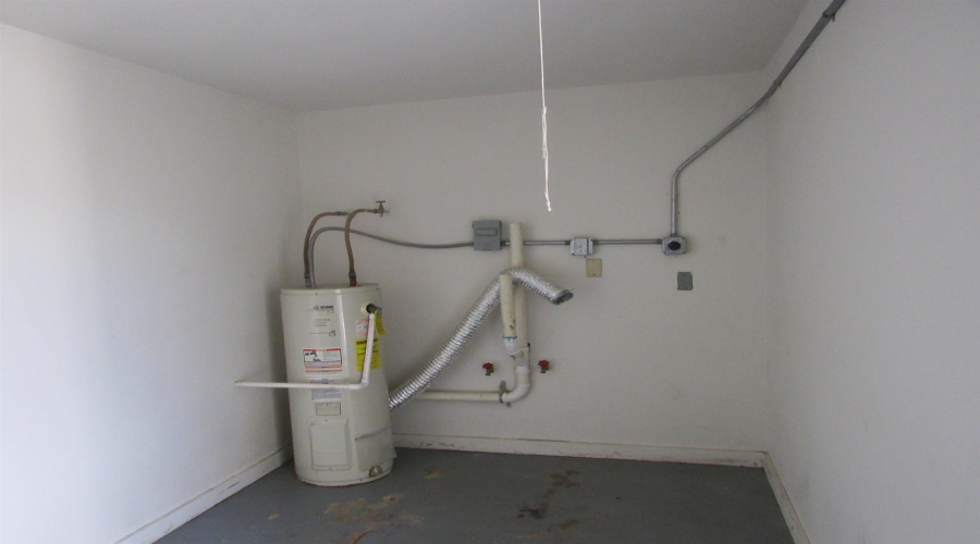 2403 E Frost St, Laredo, Texas 78043, 2 Bedrooms Bedrooms, 4 Rooms Rooms,1 BathroomBathrooms,Residential,For Rent,2403 E Frost St,20255303