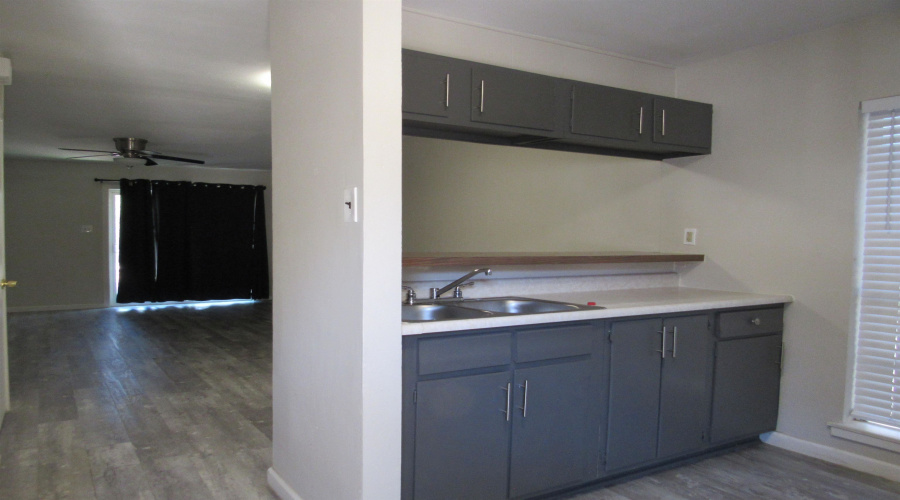 2403 E Frost St, Laredo, Texas 78043, 2 Bedrooms Bedrooms, 4 Rooms Rooms,1 BathroomBathrooms,Residential,For Rent,2403 E Frost St,20255303