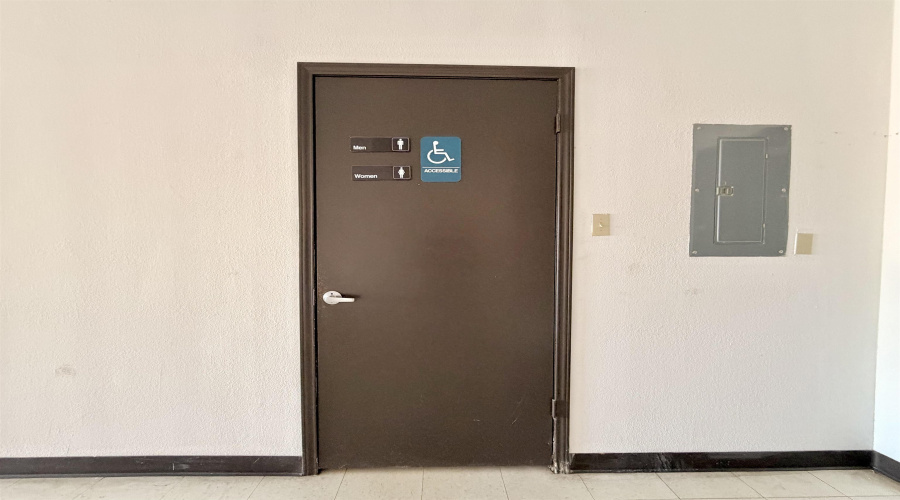 709 Alta Vista Dr, LAREDO, Texas 78045, 6 Rooms Rooms,1 BathroomBathrooms,Commercial retail/office,For Rent,709 Alta Vista Dr,20255306